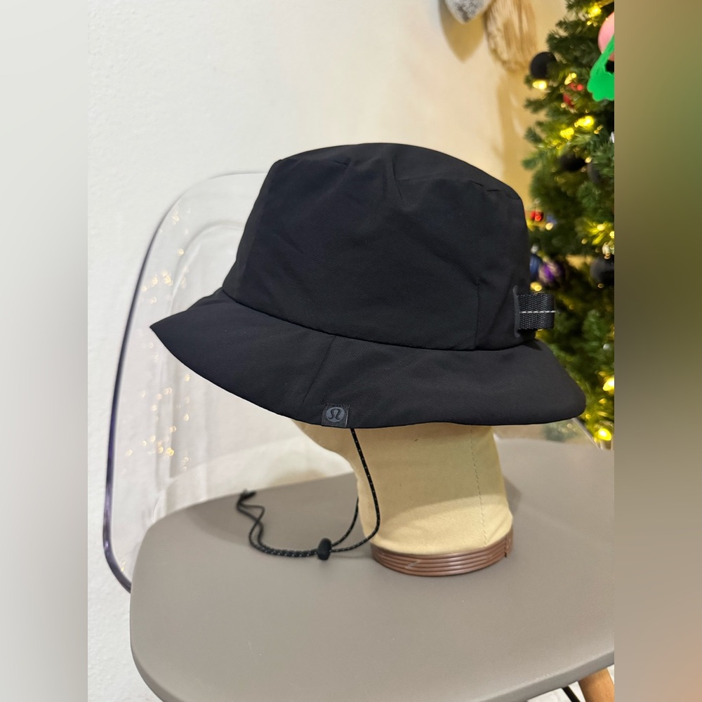 Lululemon LAB Bucket Hat - Picture 4 of 7